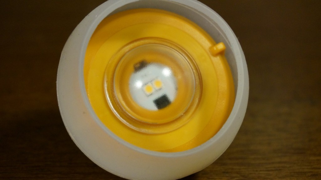 Die LED-Abdeckung dient gleichzeitig als Schalter.